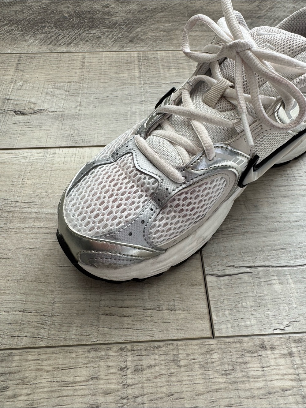 Nike V5 RNR Women’s Sneakers White Metallic Silver Size 8.5 - Picture 5 of 8